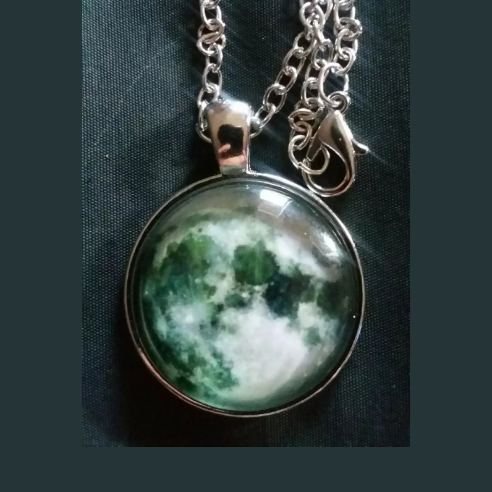 Glowing Moon Silver Tone Pendant Chain Necklace - Picture 2 of 3